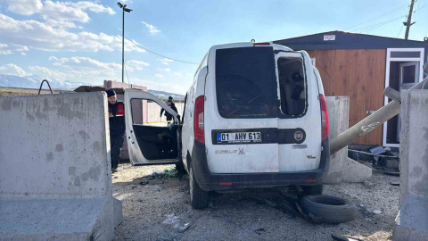 Jandarma uygulama noktasında bariyere çarpan sürücü hayatını kaybetti