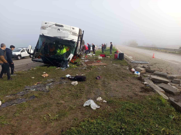 Kozan’da yolcu otobüsü devrildi: 2 ölü, 17 yaralı