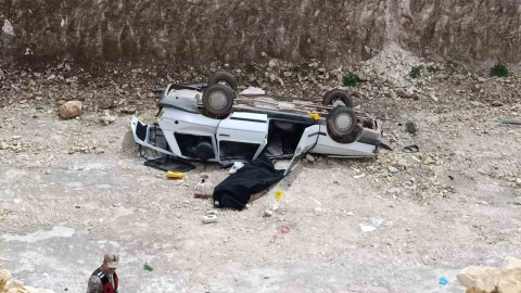 Otomobil 10 metrelik çukura düştü: 1 ölü, 1 yaralı