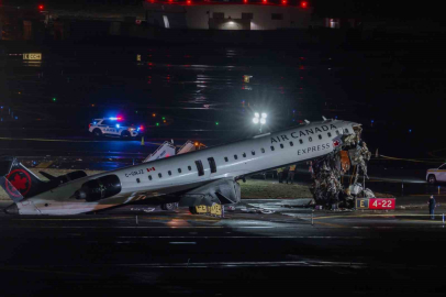 Air Canada Express’e ait jet, iniş sırasında hizmet aracıyla çarpıştı: 2 ölü