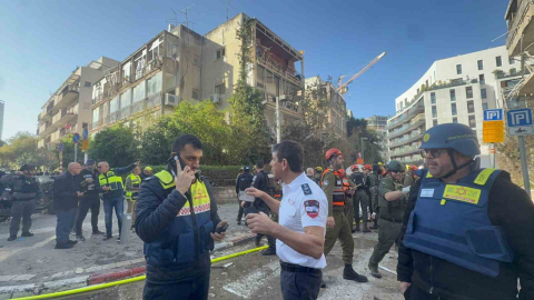 İran, Tel Aviv’i vurdu: 6 yaralı