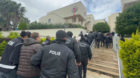 Marmaris’teki ’rüşvet’ operasyonunun şüphelileri adliyeye sevk edildi