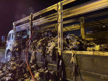 TEM otoyolunda tekstil yüklü kamyon alev aldı