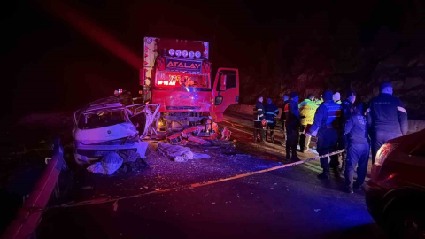 Isparta-Antalya karayolunda feci kaza: 1 ölü, 4 yaralı