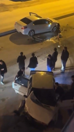 Kontrolden çıkan araç ters yola girdi, otomobil ile kafa kafaya çarpıştı