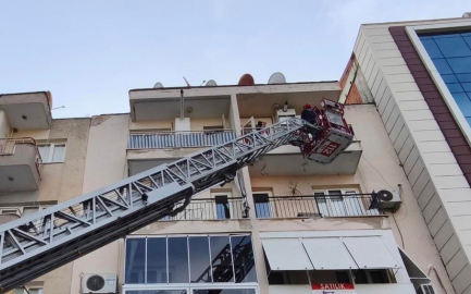 Manisa’da çamaşır makinesinden çıkan yangın paniğe neden oldu