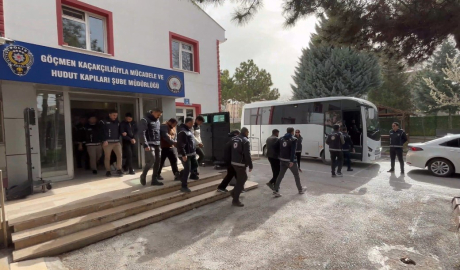 Konya merkezli göçmen kaçakçılığı operasyonu: 10 tutuklama