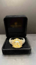 Kapalıçarşı’da düzenlenen operasyonda 3 milyon dolar değerinde 80 karat pırlanta yüzük ele geçirildi