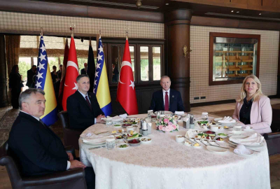 Cumhurbaşkanı Erdoğan Bosna Hersek Devlet Başkanlığı Konseyi üyeleriyle bir araya geldi