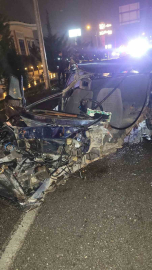 Köprü bariyerlerine çarparak parçalanan otomobilin sürücüsü hayatını kaybetti