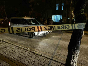 Tartıştığı akrabasını silahla yaralayıp intihar etti