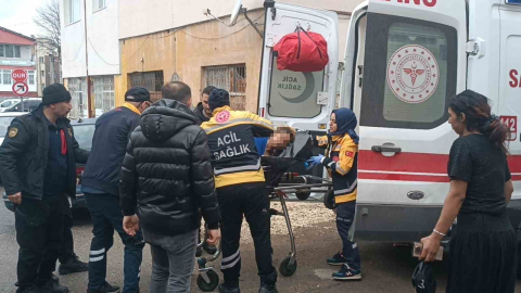 Boşanma aşamasında olduğu eşini dört yerinden bıçaklayıp eve kilitledi