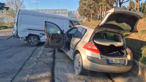 Silivri’de kontrolden çıkan kepçe araçları biçti