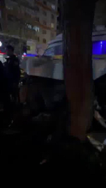 Yayaya çarpmamak için direksiyonu kardı, ağaca çarptı: 6 yaralı