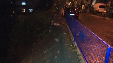 Sarıyer’de yağmur sebebiyle çöken kaldırıma belediye müdahale etmedi