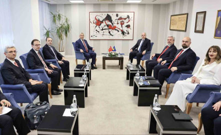 Ticaret Bakanı Bolat, Kosova Başbakanı Kurti ile bir araya geldi