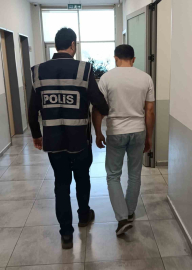 Kendisini polis ve savcı olarak tanıtıp 3 milyon 300 bin liralık vurgun yaptı