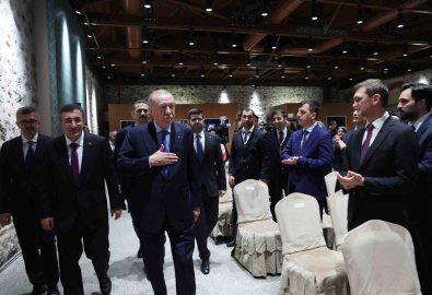 Cumhurbaşkanı Erdoğan: "İmalatçı ihracatçılarımızda vergiyi yüzde 9’a indiriyoruz"