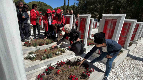 Gençlik ve Spor Bakan Yardımcısı Gürsoy: "Biz o ruhu diri tuttuğumuz sürece ne bayrak iner ne bu millet geri adım atar"