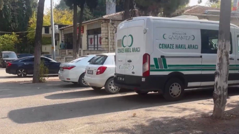 Gaziantep’te otomobil tıra arkadan çarptı: Baba-oğul hayatını kaybetti