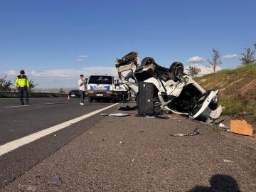 Şanlıurfa’da hafif ticari araç otomobille çarpıştı: 3 ölü, 5 yaralı