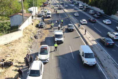 Bornova'da freni patlayan tır karşı şeride geçti:1 ölü, 7 yaralı