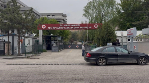 Ankara’da kamyonun altında kalan 2 belediye işçisinin cenazeleri adli tıbba getirildi