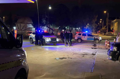 Akaryakıt istasyonunda bıçaklı kavga: 1 ölü, 2 yaralı
