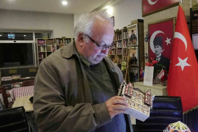 Çöpe gidecek malzemeleri sanata dönüştüren emekli usta tarihi maketlerle yaşatıyor

