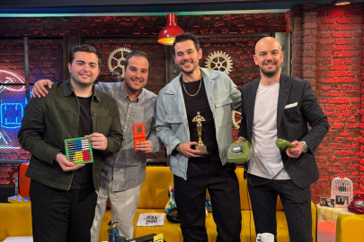 CEM BELEVİ, ‘90’LAR FUTBOL SMART’A KONUK OLDU: MÜZİKTEN OYUNCULUĞA, FUTBOLDAN UNUTULMAZ ANILARA SAMİMİ AÇIKLAMALAR