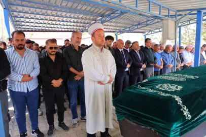 Cinayete kurban giden Kübra Yapıcı son yolculuğuna uğurlandı
