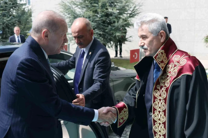 Cumhurbaşkanı Erdoğan: "Anayasayı darbecilerin veya seçkinlerin belirleyip topluma dayattıkları bir çerçeve olmaktan çıkarıp toplumun kendisinin belirleyip devlete deklare ettiği bir metne dönüştürmek zorundayız"
