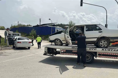 Kastamonu’da iki otomobil kavşak içerisinde çarpıştı: 8 yaralı
