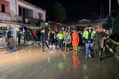 AFAD: "Su baskınlarının yol açtığı olumsuzlukları bertaraf etmek üzere bin 513 personel ve 196 AFAD gönüllüsü ile müdahale hizmetleri yerine getirilmiştir"
