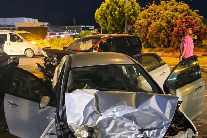 Köpeğe çarpan otomobil karşı şeride geçti: 2 yaralı
