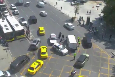 Beşiktaş’ta ticari aracın çarptığı polis ağır yaralandı
