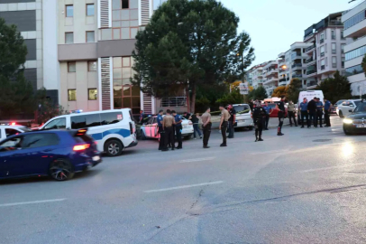Küçük çocuğun gözü önünde 2 kadına kurşun yağdırdı
