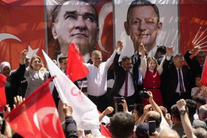 Özgür Özel Tekke’de konuştu

