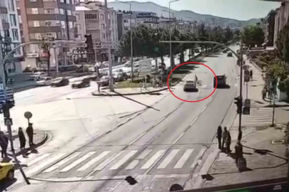 12 yaşındaki çocuğun hayatını kaybettiği feci kaza kamerada: Gözyaşlarıyla uğurlandı
