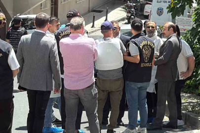 Şişli Fulya’daki evinin önünde 24 Mart 2016 günü silahlı saldırıya uğrayan Mezdeke grubu üyesi Aynur Kanbur’un ölümüyle ilgili olay yerinde keşif yapılıyor. Cinayeti itiraf eden Bülent Gündüz’ün de olay yerinde bulunduğu öğrenildi.
