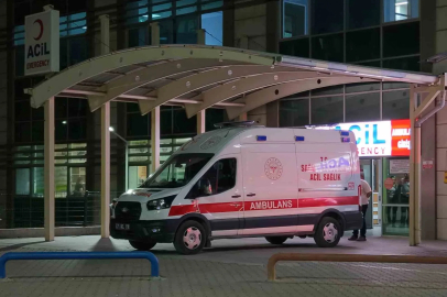 Bıçaklı kavgada kan aktı: 2 arkadaş ağır yaralandı
