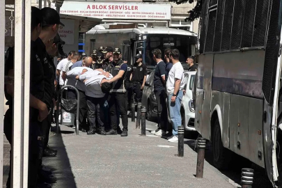 İstanbul merkezli 7 ilde düzenlenen suç örgütü operasyonununda gözaltına alınan 45 şüpheli adliyeye sevk edildi
