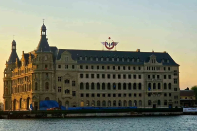 Bakan Ersoy: "Haydarpaşa, yıllar sonra yeniden tarihi silüetteki yerini almaya başladı"
