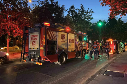 Bakırköy’de kaza yapan lüks araç yan yattı: 2 yaralı
