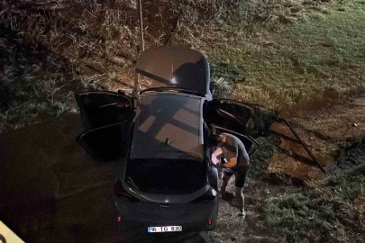 Navigasyon yanlış yolu gösterdi, dereye uçtu: 1 yaralı
