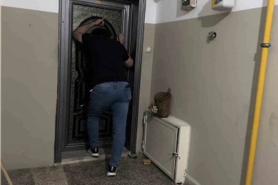 Yangın çıkarıp kendisini eve kilitledi: Ekiplerin çabasına rağmen dışarı çıkmadı

