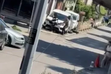 Eşini rahatsız ettiğini öne sürdüğü kişiyi bacağından vurdu
