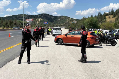 Ankara’da NATO Zirvesi öncesi atlı polisler devriye attı, trafik ve asayiş ekipleri yol kontrol uygulaması gerçekleştirdi
