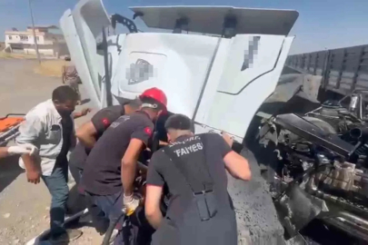 Şanlıurfa’da tır kamyonla çarpıştı: 1 ölü, 1 yaralı
