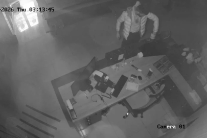Karaman’da pes dedirten hırsızlık: Camı kırarak içeri giren hırsız DMD hastası çocuğun yardım kumbarasındaki paraları çaldı
